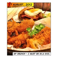 Photo taken at Billy Bombers by Pohui K. on 8/17/2012