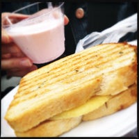 Photo taken at Milk Truck Grilled Cheese by Kirsten A. on 6/6/2012