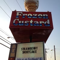 รูปภาพถ่ายที่ Andy&amp;#39;s Frozen Custard โดย Jen W. เมื่อ 7/6/2012