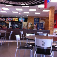 Photo taken at Burger King by Fabricio Y. on 2/7/2011