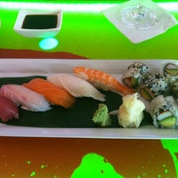 Foto tomada en Takayama Sushi Lounge  por Anthony F. el 5/23/2012