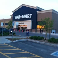 Photo prise au Walmart Supercentre par Dominic G. le5/19/2012