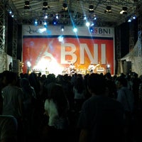 Photo taken at DJARUM SUPER Jakarta Blues Festival 2011 by Wiwien K. on 12/17/2011