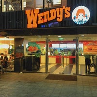 Photo taken at Wendy&amp;#39;s by Lim M. on 2/25/2011
