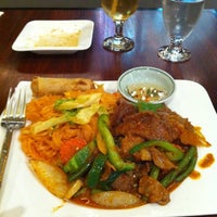 Foto scattata a Na Siam Thai Cuisine da Joey W. il 6/30/2012