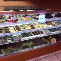 1/27/2011にSarajpastries S.がSara J Pastries &amp;amp; Cakesで撮った写真