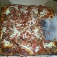 Foto scattata a Gagliano&amp;#39;s Pizza da Rachel T. il 7/2/2011