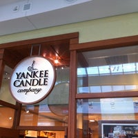 Foto tomada en Yankee Candle Company  por Michael F. el 10/9/2011