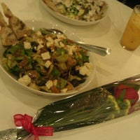 Foto tirada no(a) The Salad Bar por Chin W. em 2/14/2012