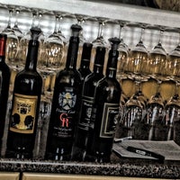 Foto tirada no(a) Waters Crest Winery por Kris em 7/1/2012