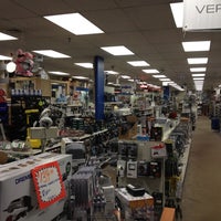 Foto diambil di You-Do-It Electronics Center oleh Kenneth M. pada 8/30/2012