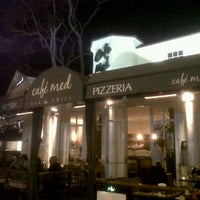 Foto diambil di Cafe Med oleh Alex L. pada 1/9/2012