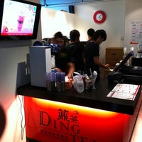 Photo taken at Ding Tea 鼎茶 by Yen Chee on 7/12/2011