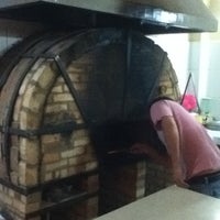 3/15/2011 tarihinde Cachas S.ziyaretçi tarafından Gimmo&#39;s Pizza alla legna'de çekilen fotoğraf