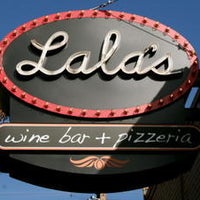Foto tomada en Lala&amp;#39;s Wine Bar &amp;amp; Pizzeria  por Denver Westword el 10/6/2011