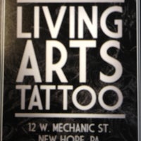 Foto scattata a Living Arts Tattoo da Michelle O. il 6/30/2012