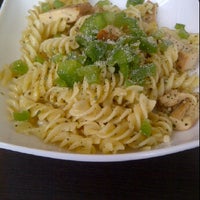 2/14/2012에 Adriana G.님이 Salad &amp;amp; Pasta에서 찍은 사진