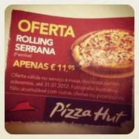 Foto diambil di Pizza Hut oleh Johanna L. pada 7/13/2012