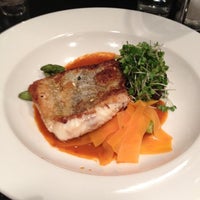 Das Foto wurde bei Seapoint Restaurant von Aoife am 8/4/2012 aufgenommen