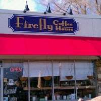 Foto scattata a Firefly Coffee House da Zach S. il 12/24/2011