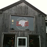 Foto tirada no(a) Flag Hill Winery &amp;amp; Distillery por Melissa R. em 9/27/2011