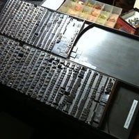 รูปภาพถ่ายที่ interrobang letterpress โดย mjb เมื่อ 10/7/2011