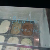 Foto diambil di Steve&amp;#39;s Ice Cream Bryant Park oleh Rand F. pada 8/20/2011