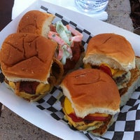 Das Foto wurde bei OC Fair Food Truck Fare von Brandon C. am 5/31/2012 aufgenommen