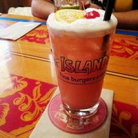 Foto tomada en Islands Restaurant  por Desiree S. el 3/9/2012