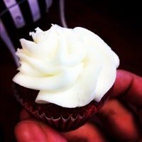 Foto tomada en CC&amp;#39;s Sweets &amp;amp; Tweets  por Carlos M. el 1/28/2012