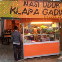 Foto tomada en Nasi Uduk Klapa Gading  por Mann O. el 8/18/2011