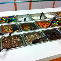 7/23/2011에 Monica B.님이 Frogury: Frozen Yogurt Factory에서 찍은 사진