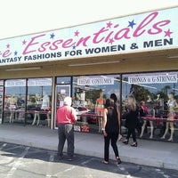 Foto tomada en Bare Essentials Fantasy Fashions  por Ivan S. el 4/19/2012
