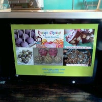 รูปภาพถ่ายที่ Huey&amp;#39;s Chueys Candy &amp;amp; Ice Cream Boutique โดย Jeff M. เมื่อ 7/1/2012