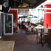 Снимок сделан в Lauderdale Grill пользователем Jeff 2/24/2011