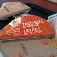 Photo taken at Taco Bell by ᴡ W. on 3/9/2012
