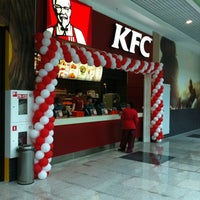รูปภาพถ่ายที่ KFC โดย Andris D. เมื่อ 4/27/2012