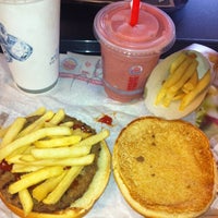 Photo taken at Burger King by Sun G. on 5/5/2012