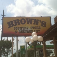รูปภาพถ่ายที่ Brown&amp;#39;s Country Store &amp;amp; Restaurant โดย Bob F. เมื่อ 5/6/2012