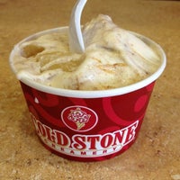 Photo taken at Cold Stone Creamery by Ling on 2/18/2012