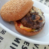 รูปภาพถ่ายที่ Burger Nass โดย Dadá P. เมื่อ 8/9/2012
