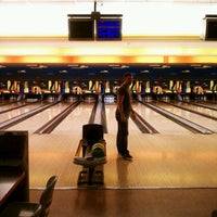 Photo prise au Buffaloe Lanes Cary Bowling Center par Melissa R. le5/23/2012