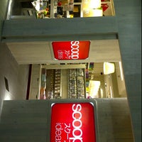 Photo taken at Scoop スクープ by Selvia C. on 5/18/2012