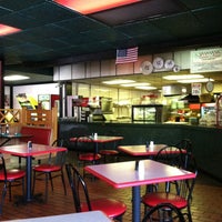 Foto tomada en Fletcher&amp;#39;s Pizza  por Kevin M. el 6/23/2012