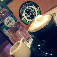 Foto diambil di Coffee Toffee oleh Antz A. pada 2/18/2012