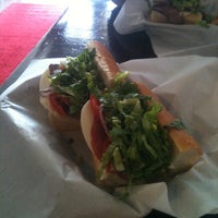 6/22/2012 tarihinde David B.ziyaretçi tarafından Mr Lucky&amp;#39;s Sandwiches'de çekilen fotoğraf
