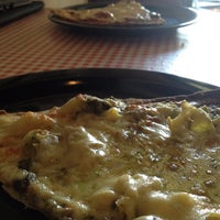 รูปภาพถ่ายที่ Bianchi&amp;#39;s Pizzeria โดย Lici B. เมื่อ 9/7/2012
