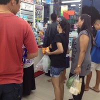 Photo taken at 7-Eleven (เซเว่น อีเลฟเว่น) by Yuii P. on 7/31/2012