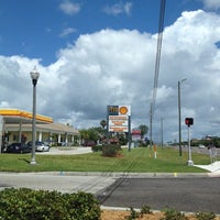 รูปภาพถ่ายที่ Shell โดย Stacey A. เมื่อ 4/22/2012