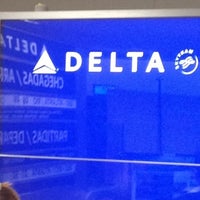 Photo taken at Check-in Delta by Gustavo on 7/22/2012